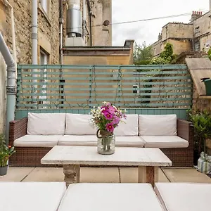 stylish-4-bedroom-townhouse.tophotelsbath.com/