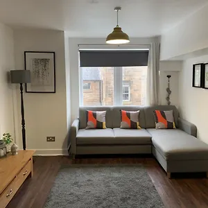 stunning-2-bed-apartment-in-the-heart-of-edinburgh.edinburghhotelsuk.org/
